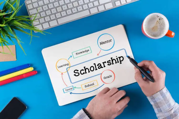 5 Effective Ways to Win a College Scholarship.