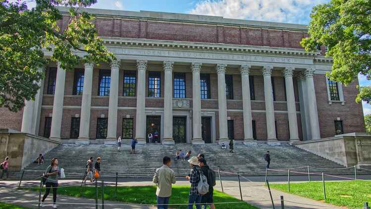 Harvard Scholarships and Acceptance Rate for International Students