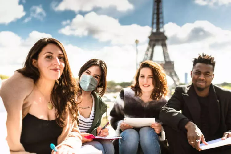 A Guide to French Etiquette for International Students