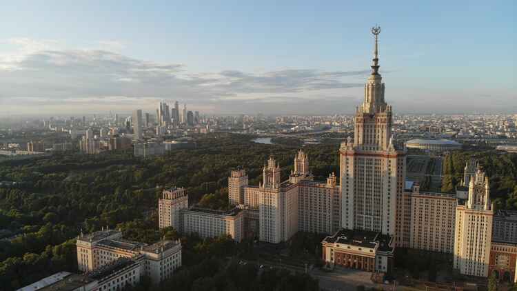 St. Petersburg or Moscow: Which Student City in Russia Is Better for You?