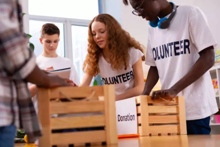 Why Volunteering Helps in the College Admissions Process.